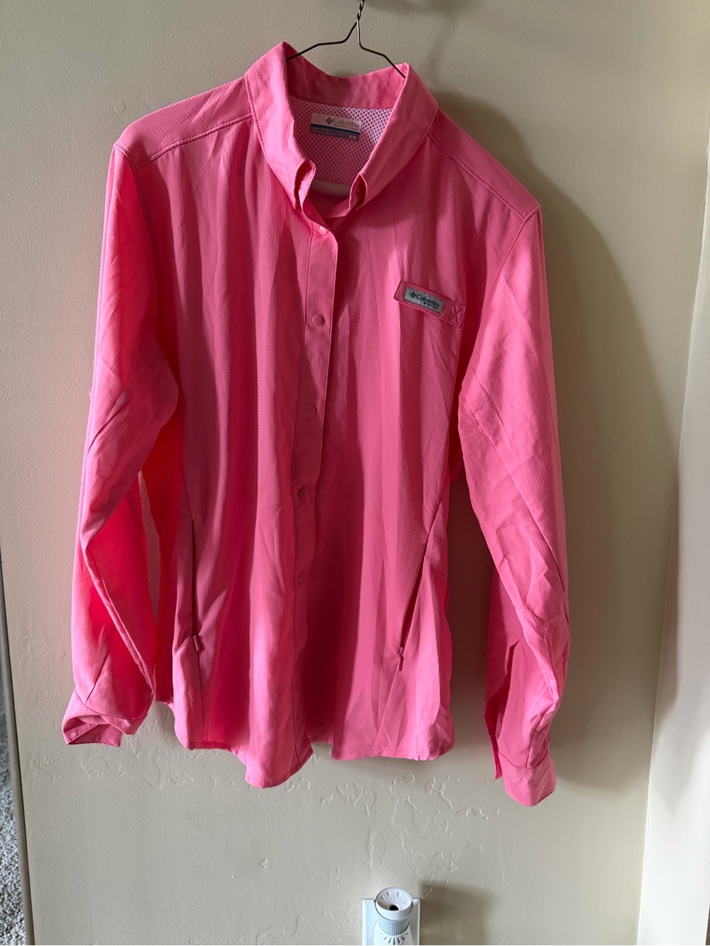 Columbia women’s Long-Sleeve performance, moisture wick Shirt, Medium